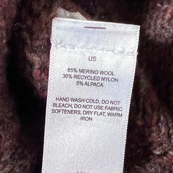 Sherpa Yuden pullover sweater in Beet Red. Size S. Perfect condition. - Picture 7 of 7